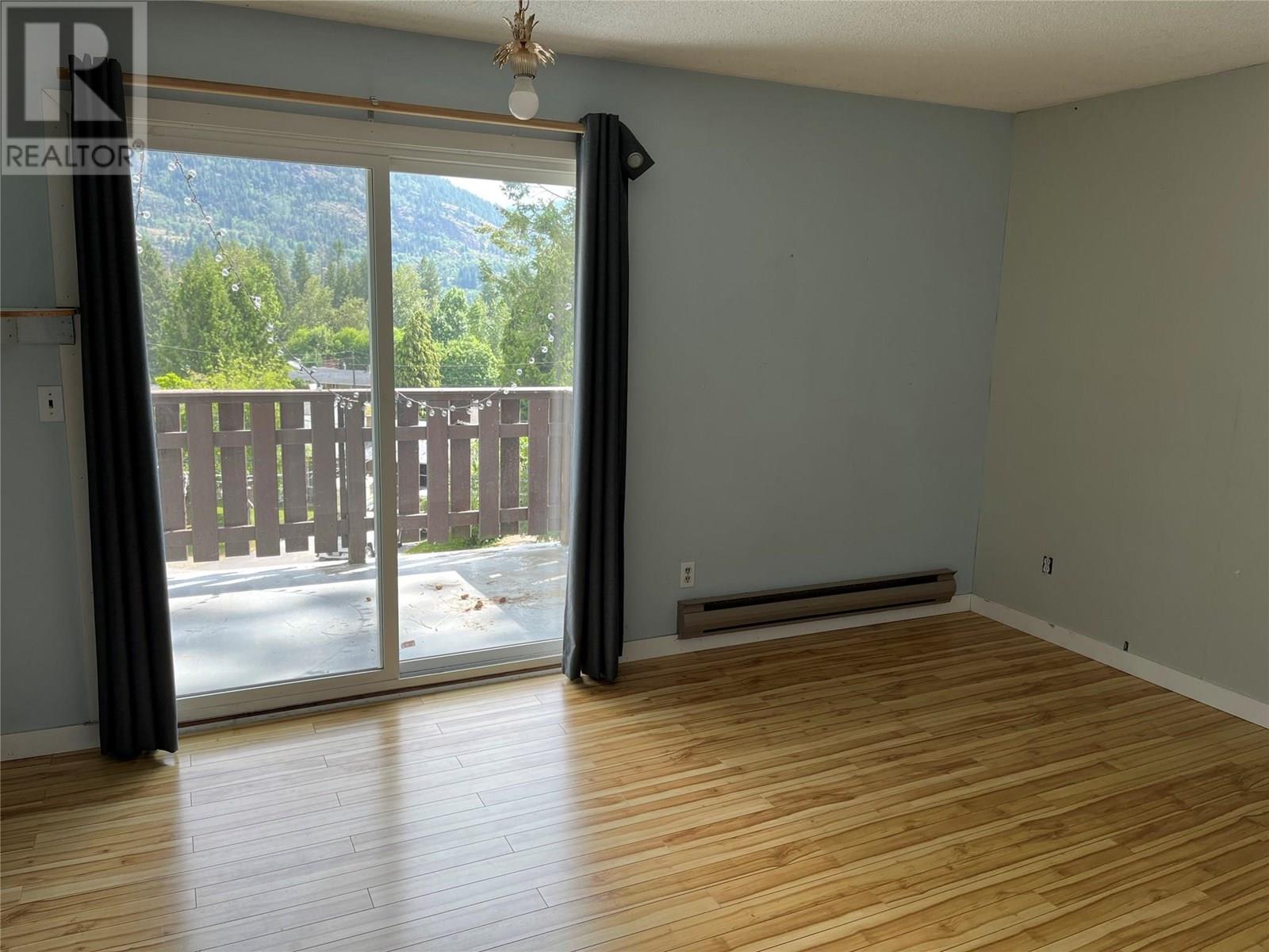 801 Lynnwood Crescent, Castlegar, British Columbia  V1N 1E5 - Photo 9 - 10352071