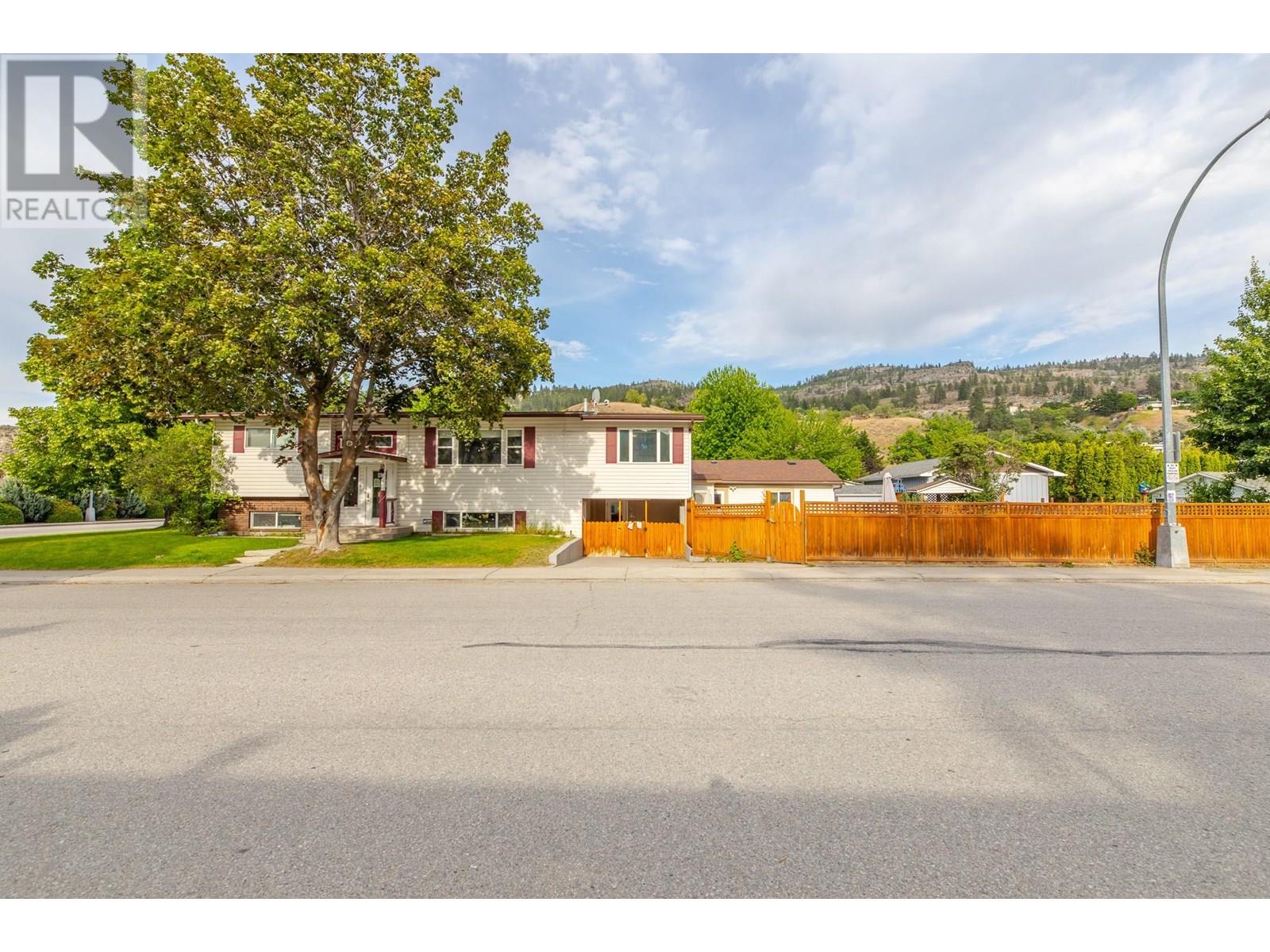 96 Yorkton Avenue, Penticton, British Columbia  V2A 3V1 - Photo 34 - 10352171