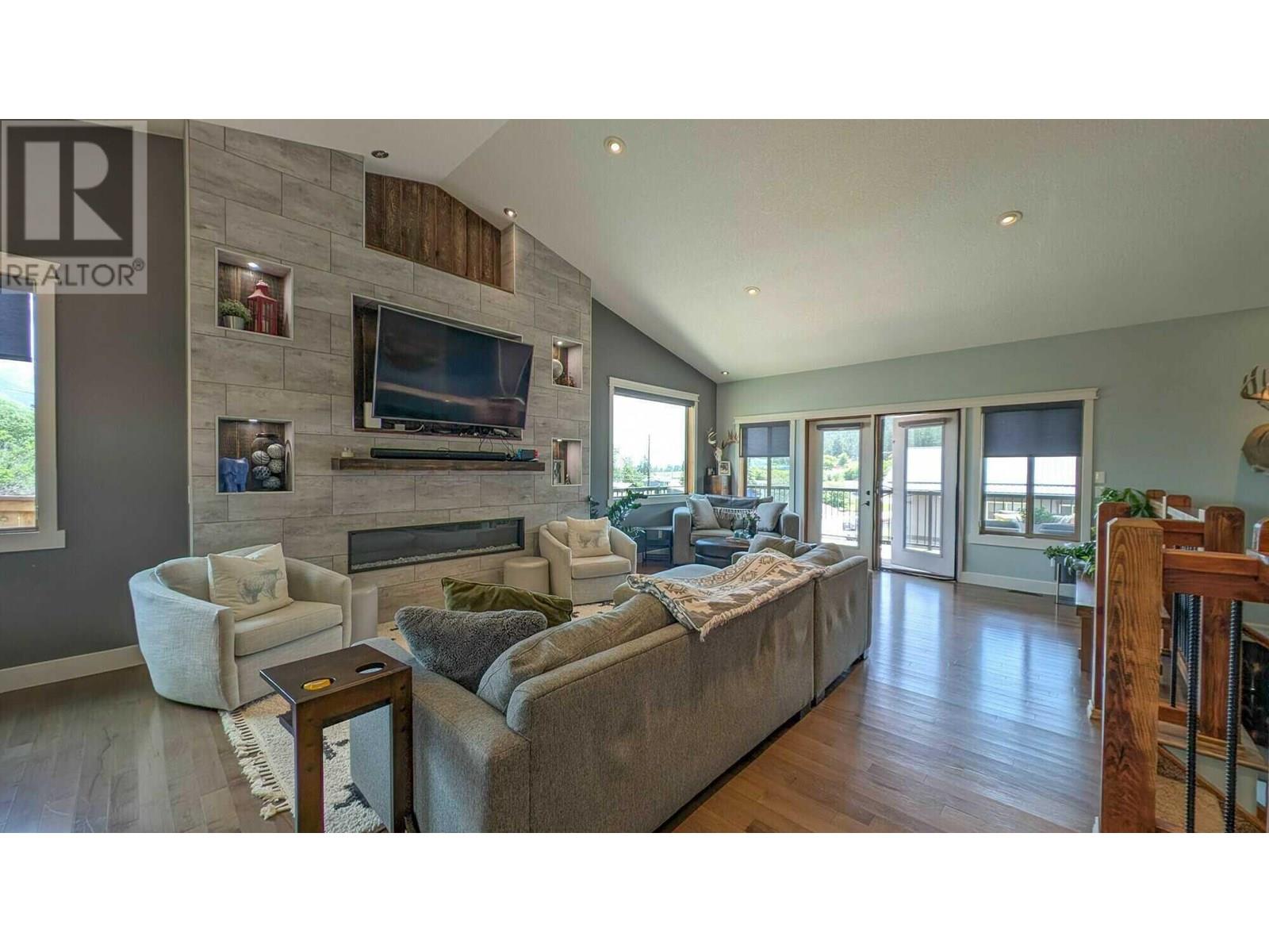 9175 West Avenue, Wilmer, British Columbia  V0A 1K5 - Photo 3 - 10352220