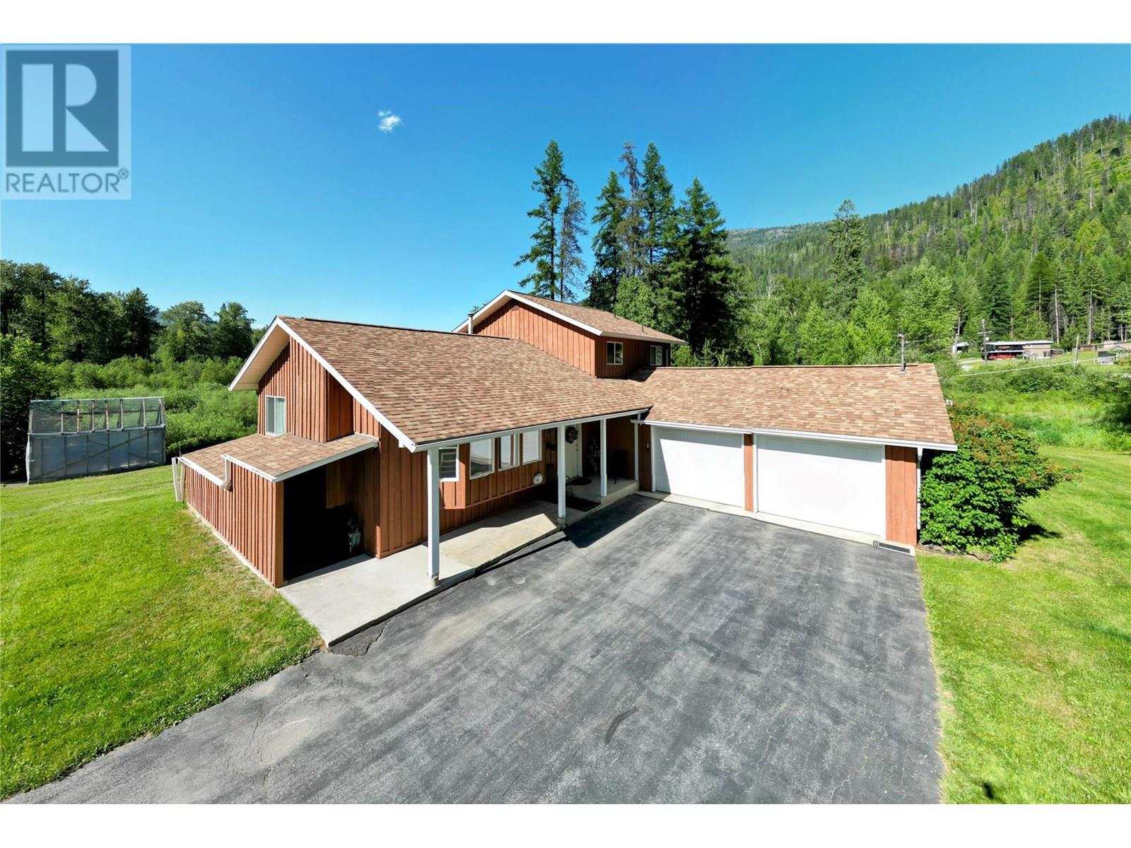 2235 Highway 3b, Fruitvale, British Columbia  V0G 1L0 - Photo 1 - 10351908