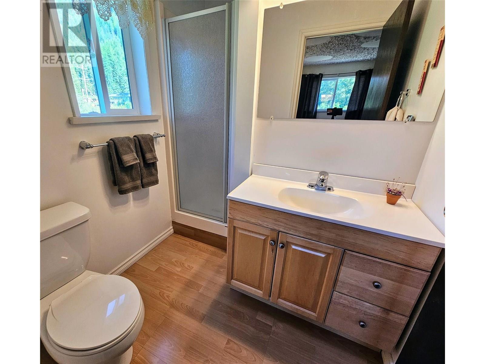 2235 Highway 3b, Fruitvale, British Columbia  V0G 1L0 - Photo 15 - 10351908