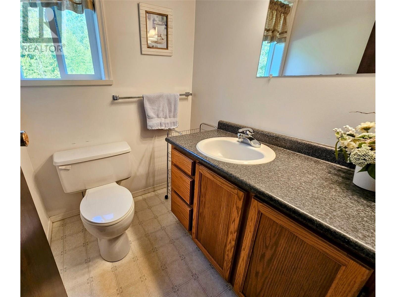 2235 Highway 3b, Fruitvale, British Columbia  V0G 1L0 - Photo 25 - 10351908