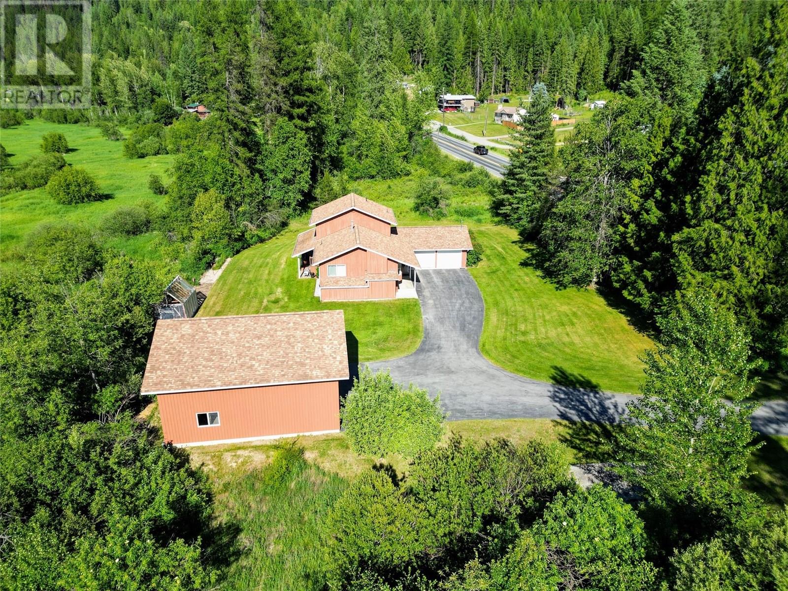 2235 Highway 3b, Fruitvale, British Columbia  V0G 1L0 - Photo 3 - 10351908