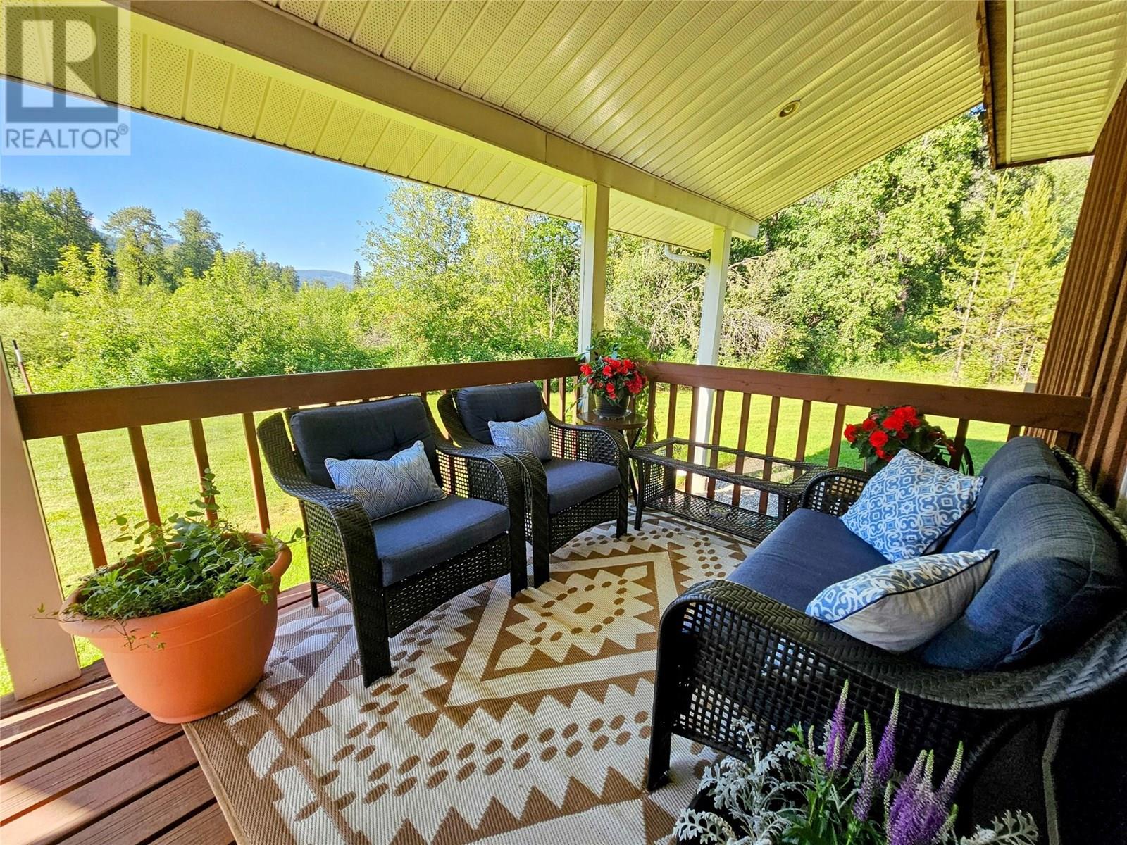 2235 Highway 3b, Fruitvale, British Columbia  V0G 1L0 - Photo 36 - 10351908