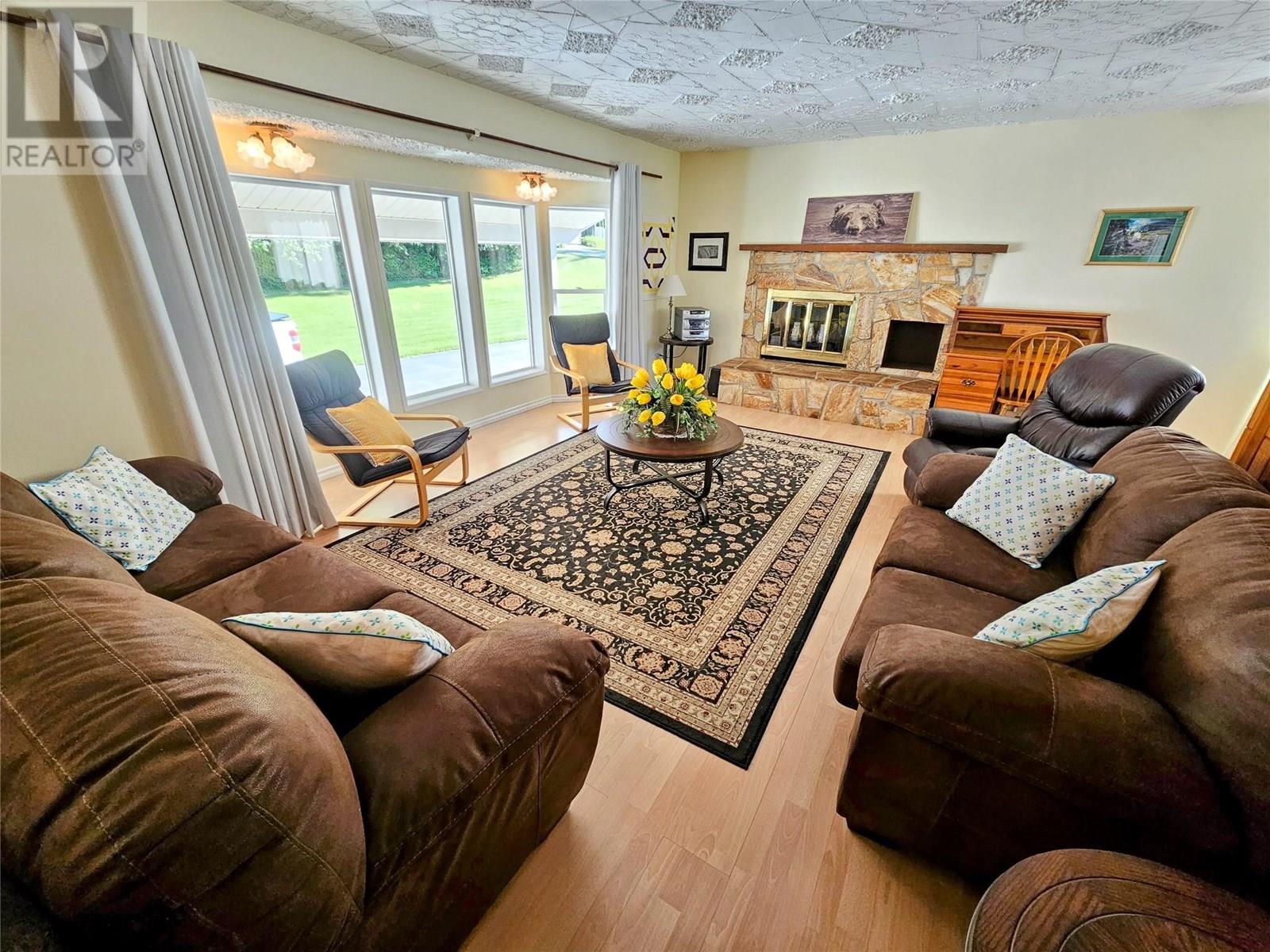 2235 Highway 3b, Fruitvale, British Columbia  V0G 1L0 - Photo 5 - 10351908