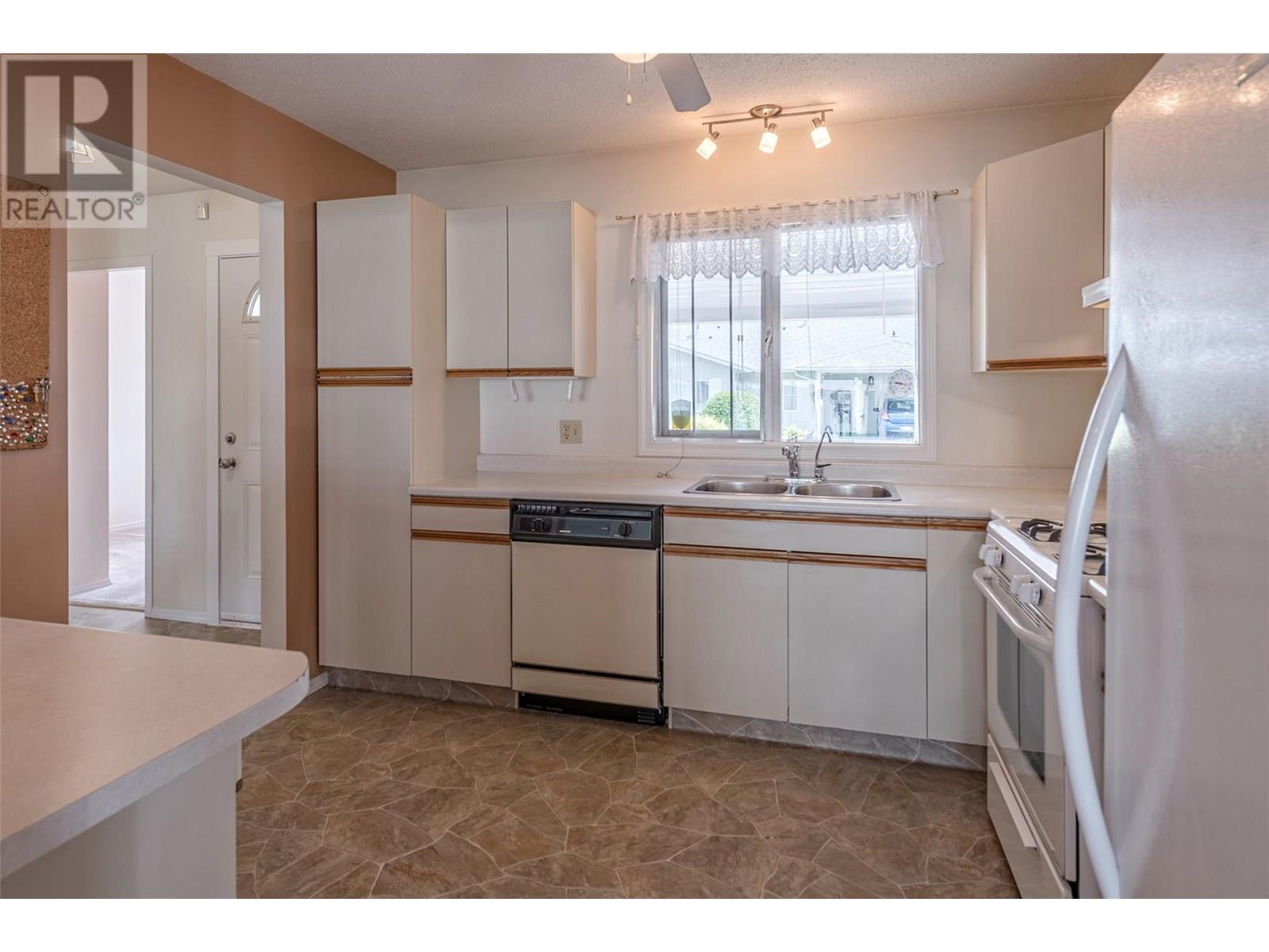 3900 27th Avenue Unit# 43 Lot# 105, Vernon, British Columbia  V1T 9E6 - Photo 9 - 10352279