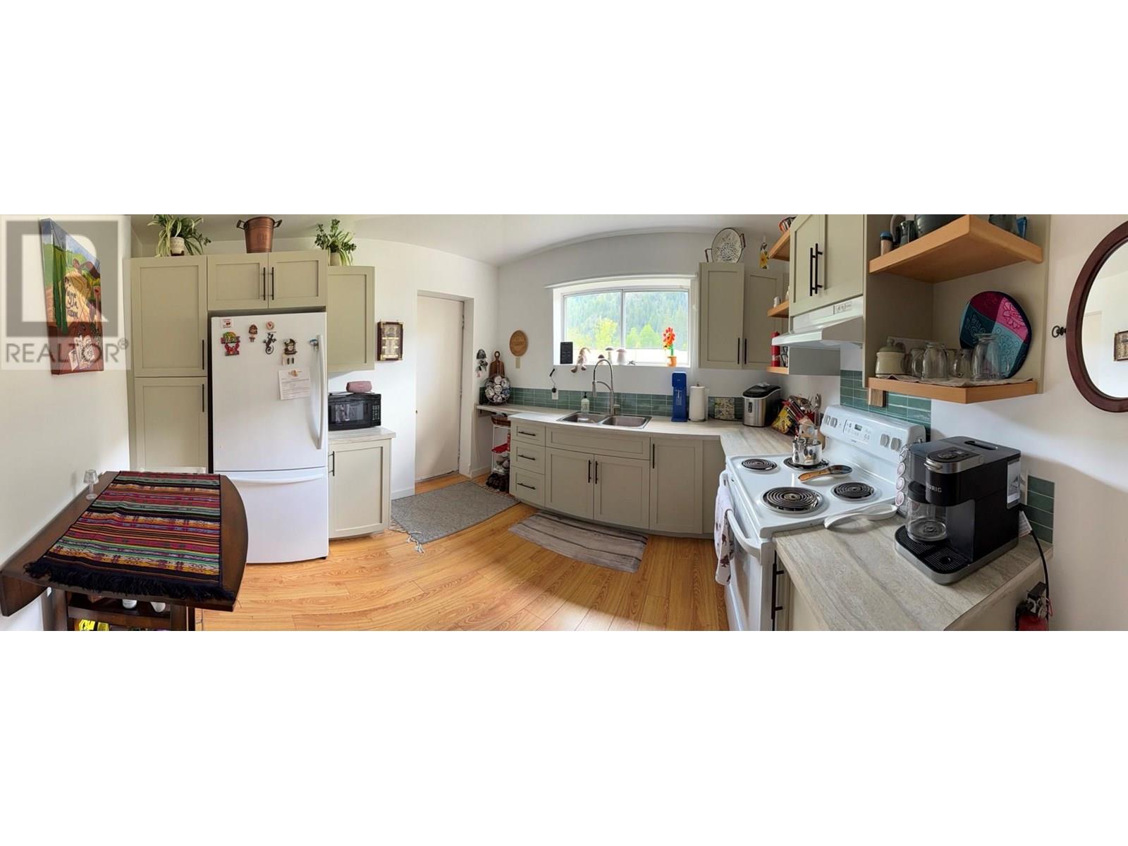 817 Kimberley Avenue, Greenwood, British Columbia  V0H 1J0 - Photo 2 - 10352325