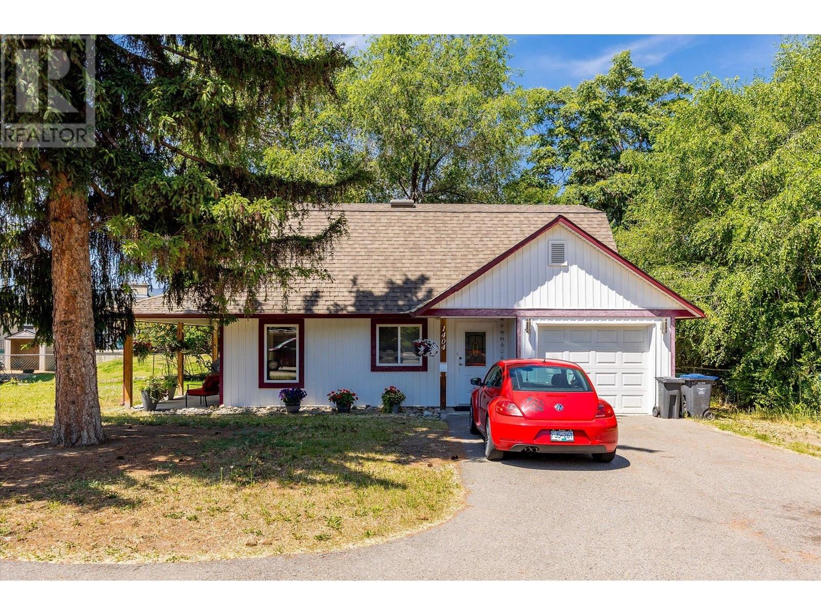 1404 Inkar Road, Kelowna, British Columbia  V1Y 8H7 - Photo 2 - 10351939