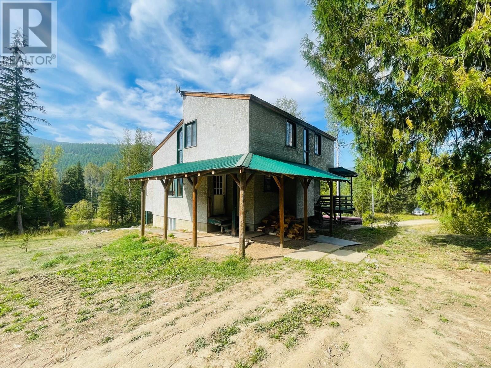 7826 3 Highway, Yahk, British Columbia  V0B 2P0 - Photo 1 - 10352619
