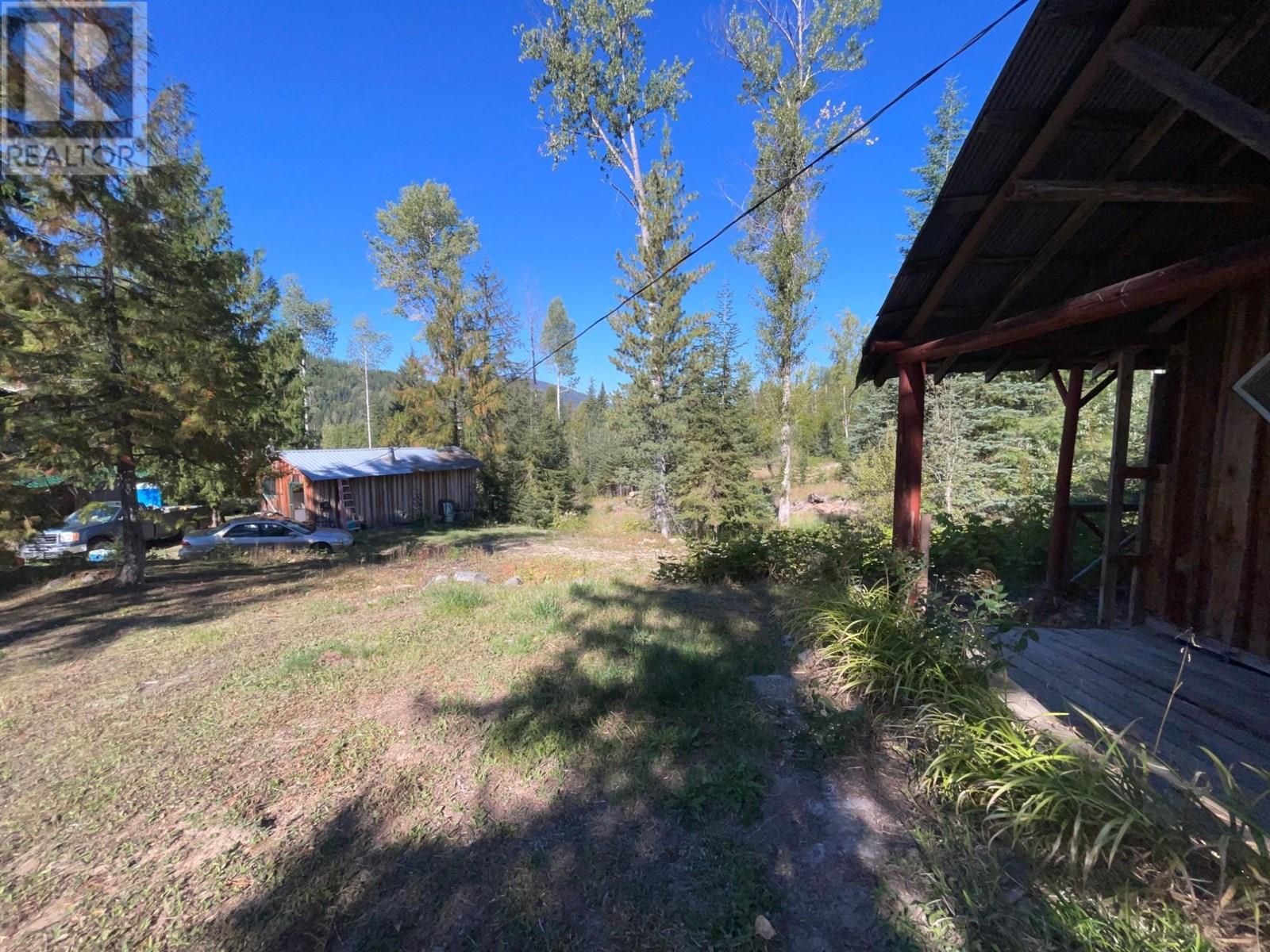 7826 3 Highway, Yahk, British Columbia  V0B 2P0 - Photo 22 - 10352619