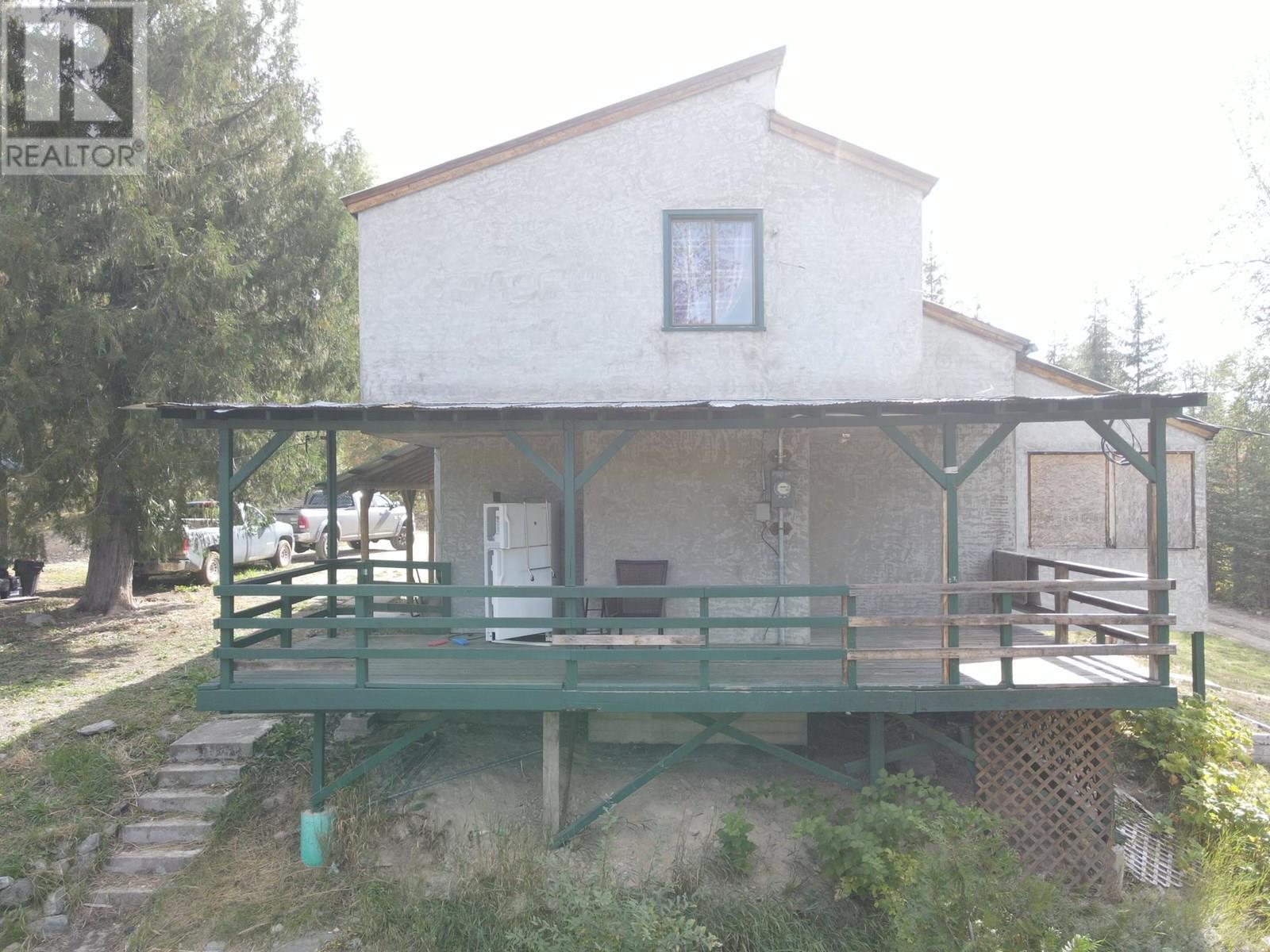 7826 3 Highway, Yahk, British Columbia  V0B 2P0 - Photo 5 - 10352619