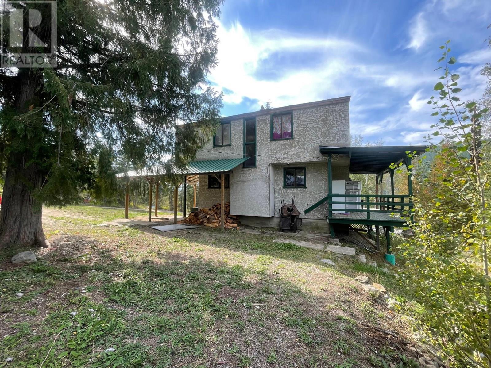 7826 3 Highway, Yahk, British Columbia  V0B 2P0 - Photo 6 - 10352619