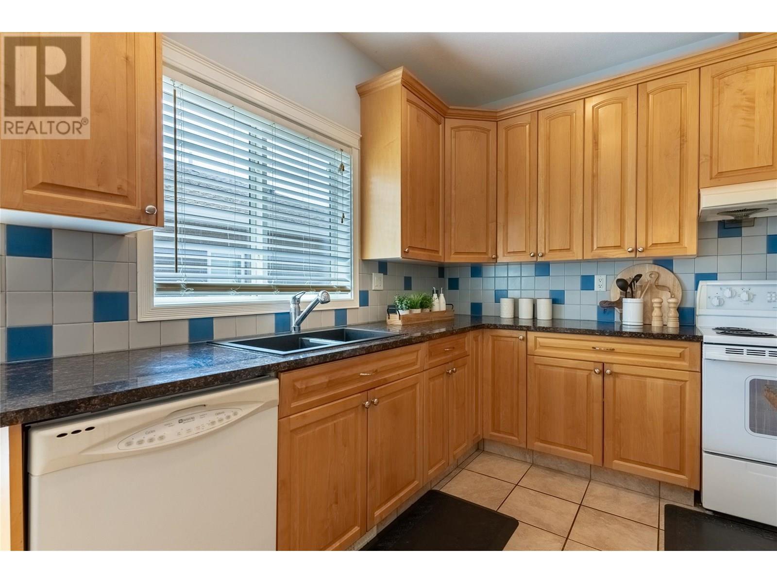 3727 Overlander Drive, Kamloops, British Columbia  V2B 8M4 - Photo 8 - 10353078