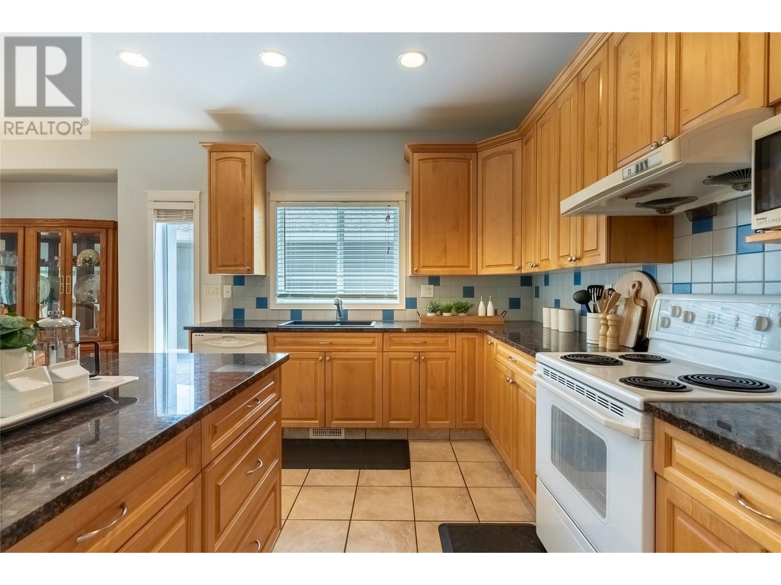 3727 Overlander Drive, Kamloops, British Columbia  V2B 8M4 - Photo 9 - 10353078