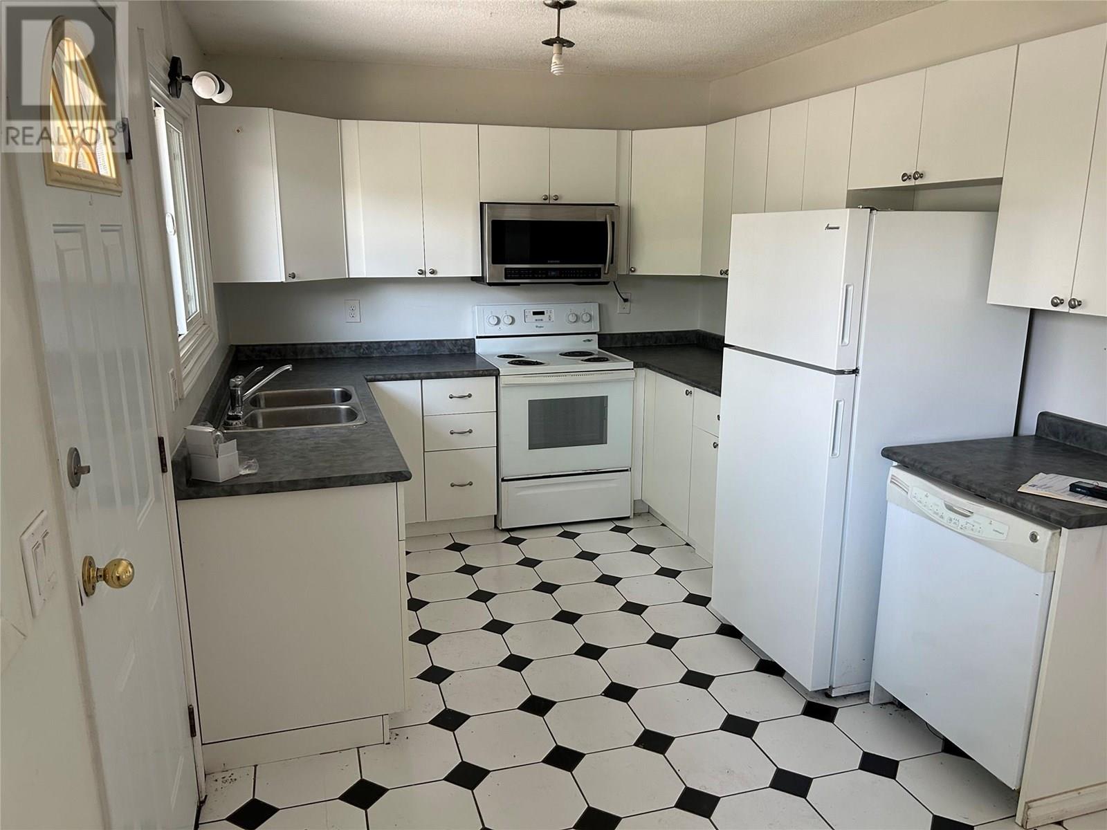 2571 Lakeshore Road, Vernon, British Columbia  V1H 1M9 - Photo 6 - 10353076