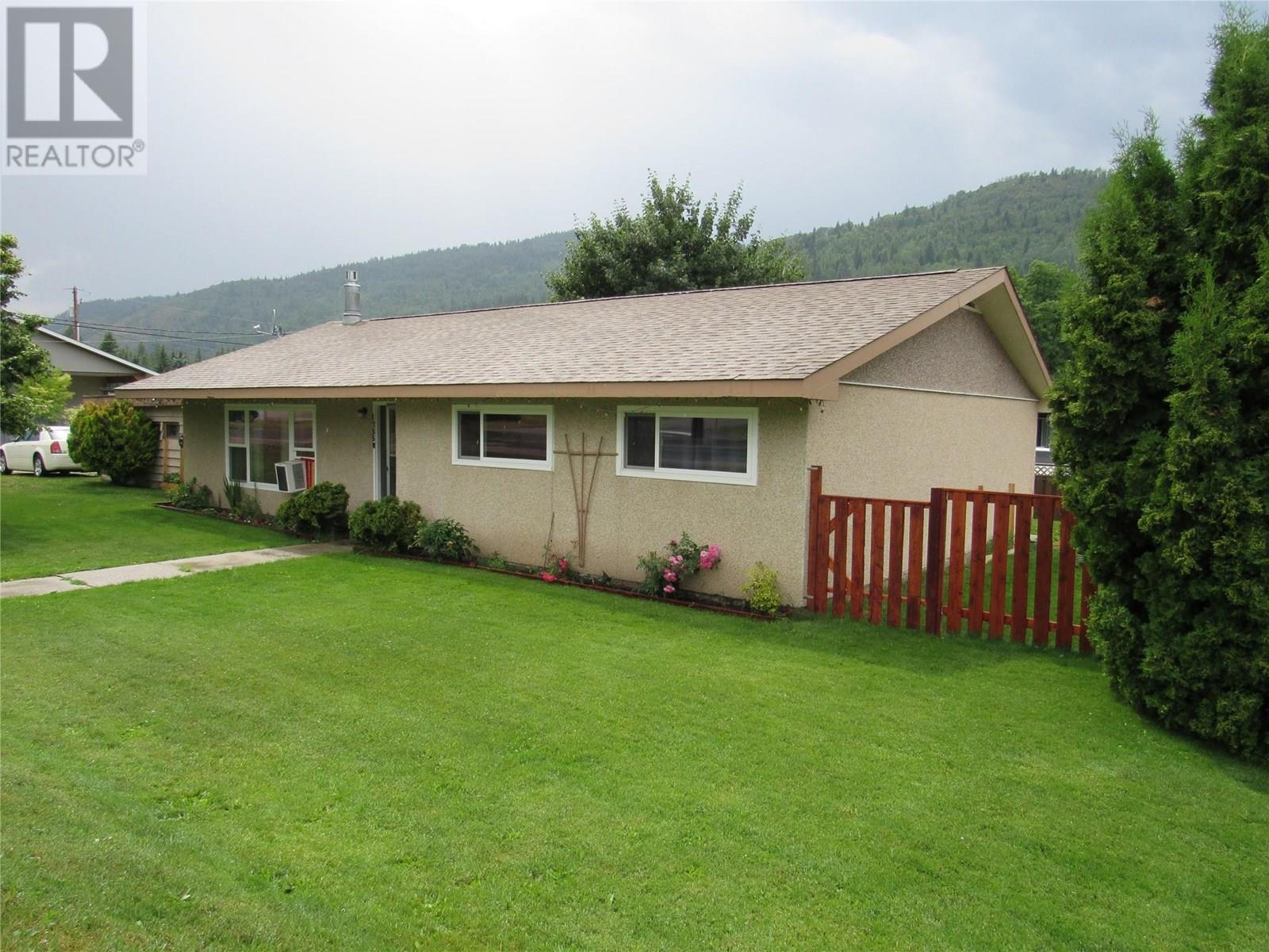 1755 Columbia Gardens Road, Fruitvale, British Columbia  V0G 1L0 - Photo 1 - 10353190