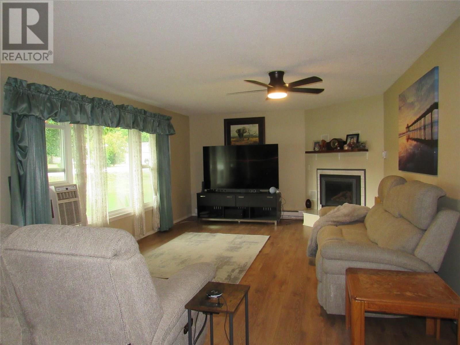 1755 Columbia Gardens Road, Fruitvale, British Columbia  V0G 1L0 - Photo 2 - 10353190