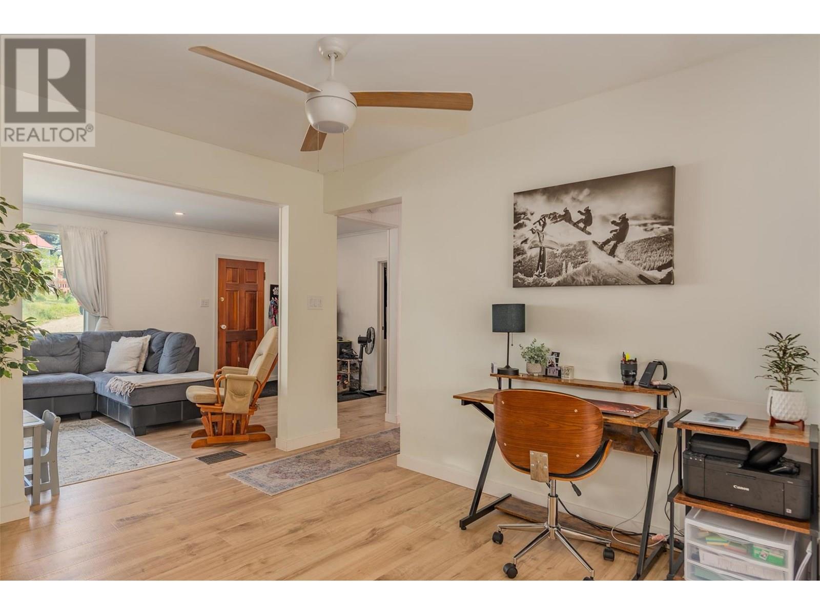 1953 Plewman Way, Rossland, British Columbia  V0G 1Y0 - Photo 1 - 10353239