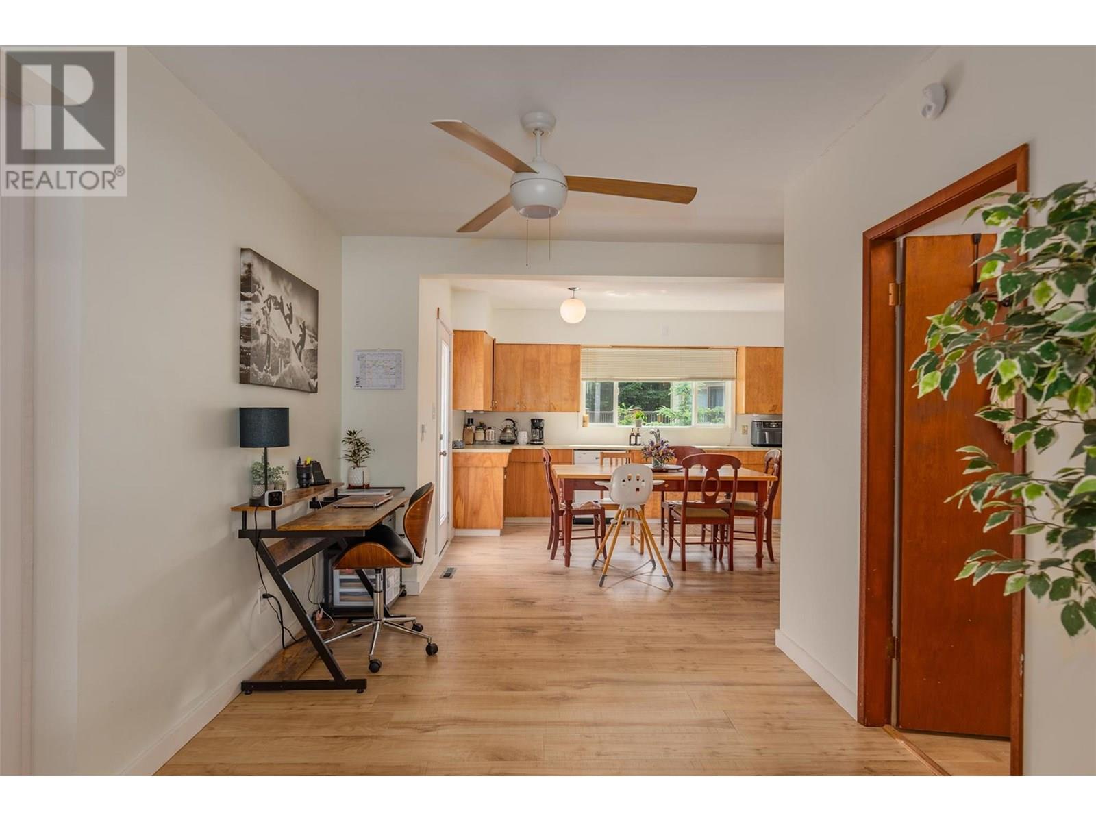 1953 Plewman Way, Rossland, British Columbia  V0G 1Y0 - Photo 10 - 10353239