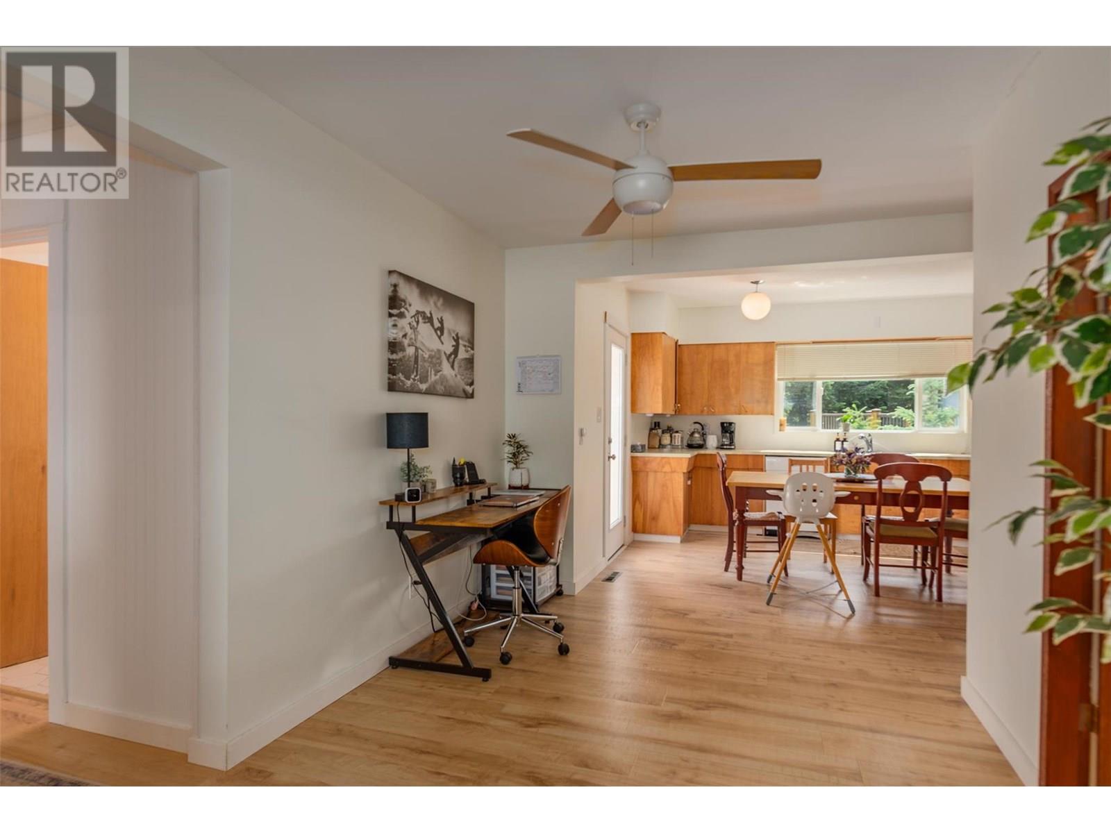 1953 Plewman Way, Rossland, British Columbia  V0G 1Y0 - Photo 11 - 10353239