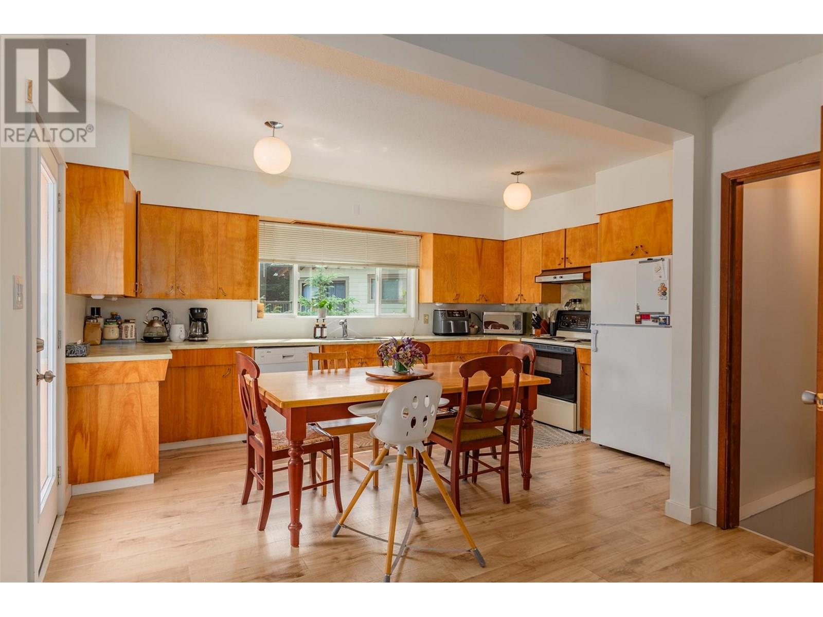 1953 Plewman Way, Rossland, British Columbia  V0G 1Y0 - Photo 12 - 10353239