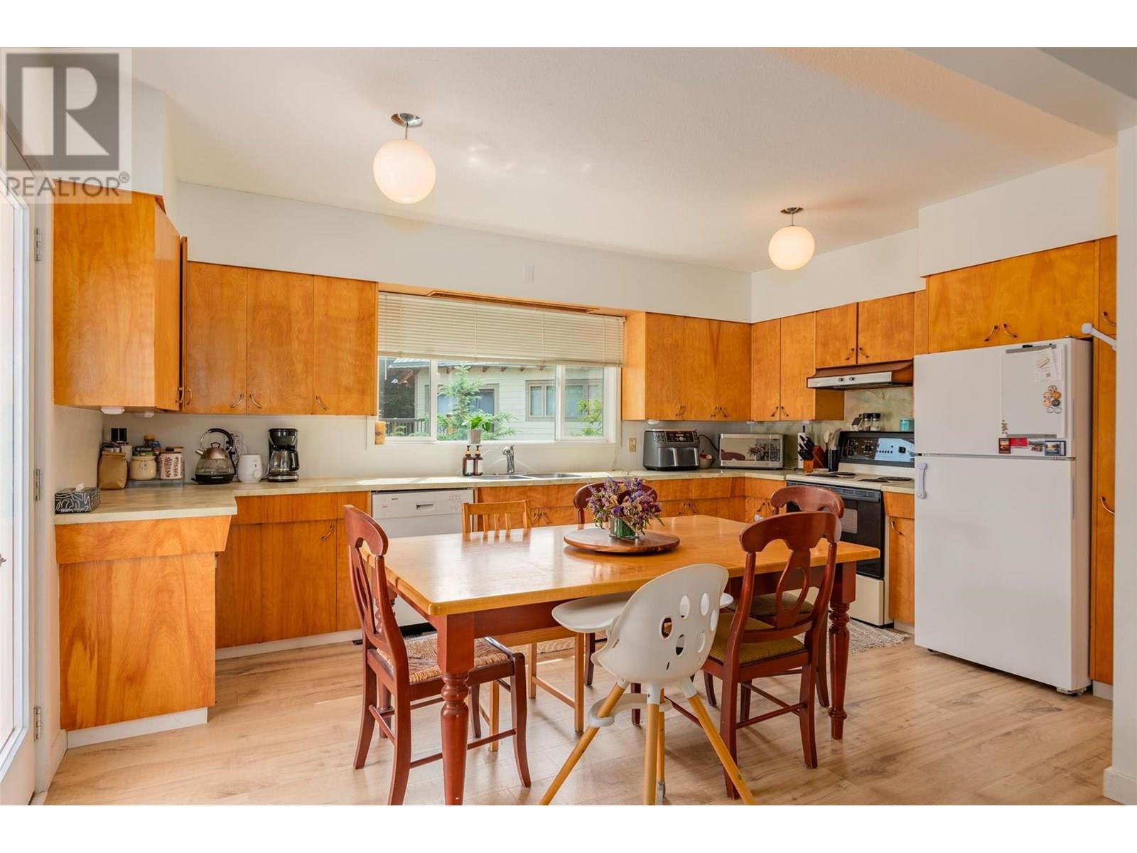 1953 Plewman Way, Rossland, British Columbia  V0G 1Y0 - Photo 13 - 10353239