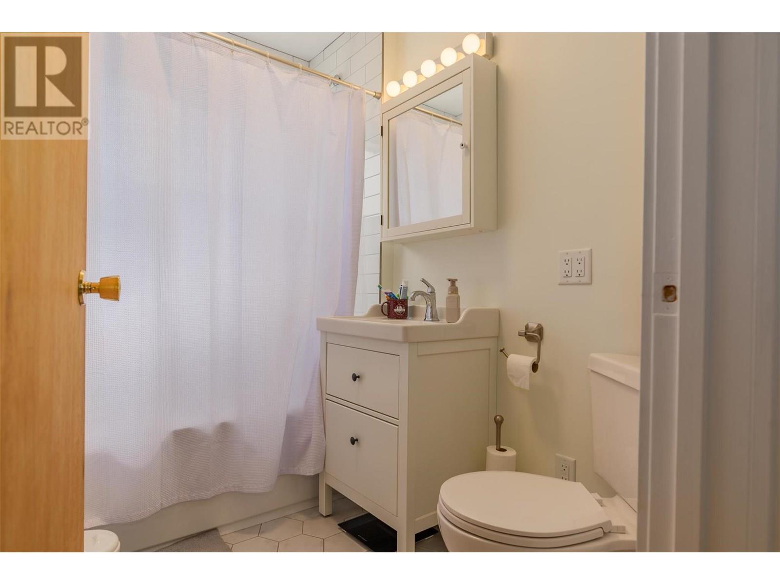 1953 Plewman Way, Rossland, British Columbia  V0G 1Y0 - Photo 19 - 10353239