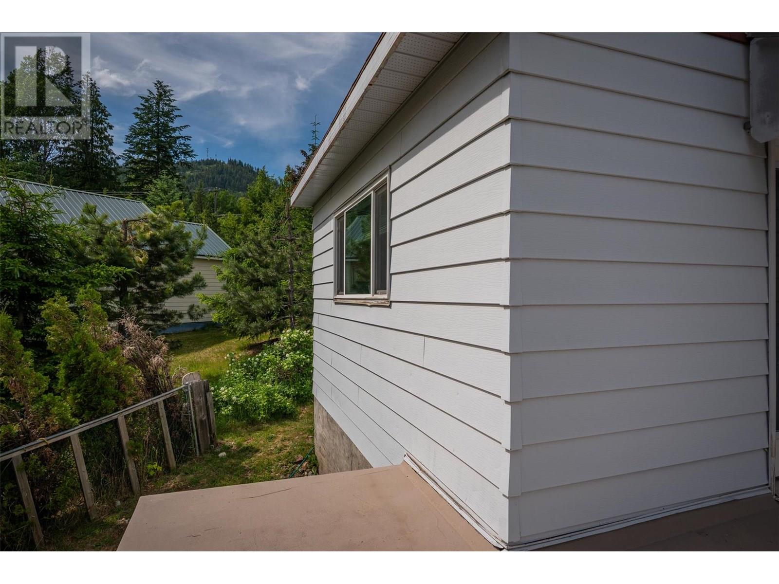 1953 Plewman Way, Rossland, British Columbia  V0G 1Y0 - Photo 49 - 10353239