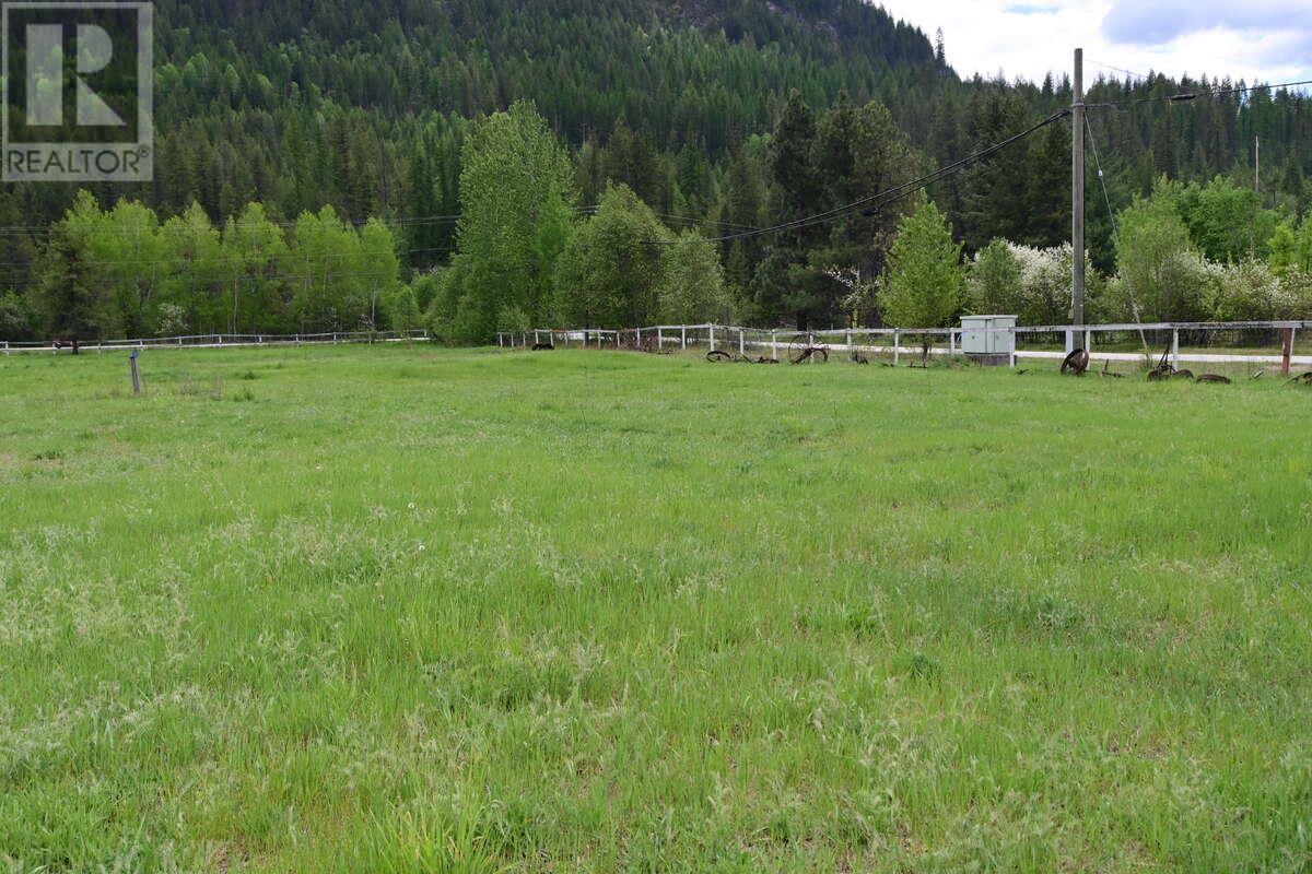 2165 Raven Road, Castlegar, British Columbia  V1N 4S9 - Photo 3 - 10353794