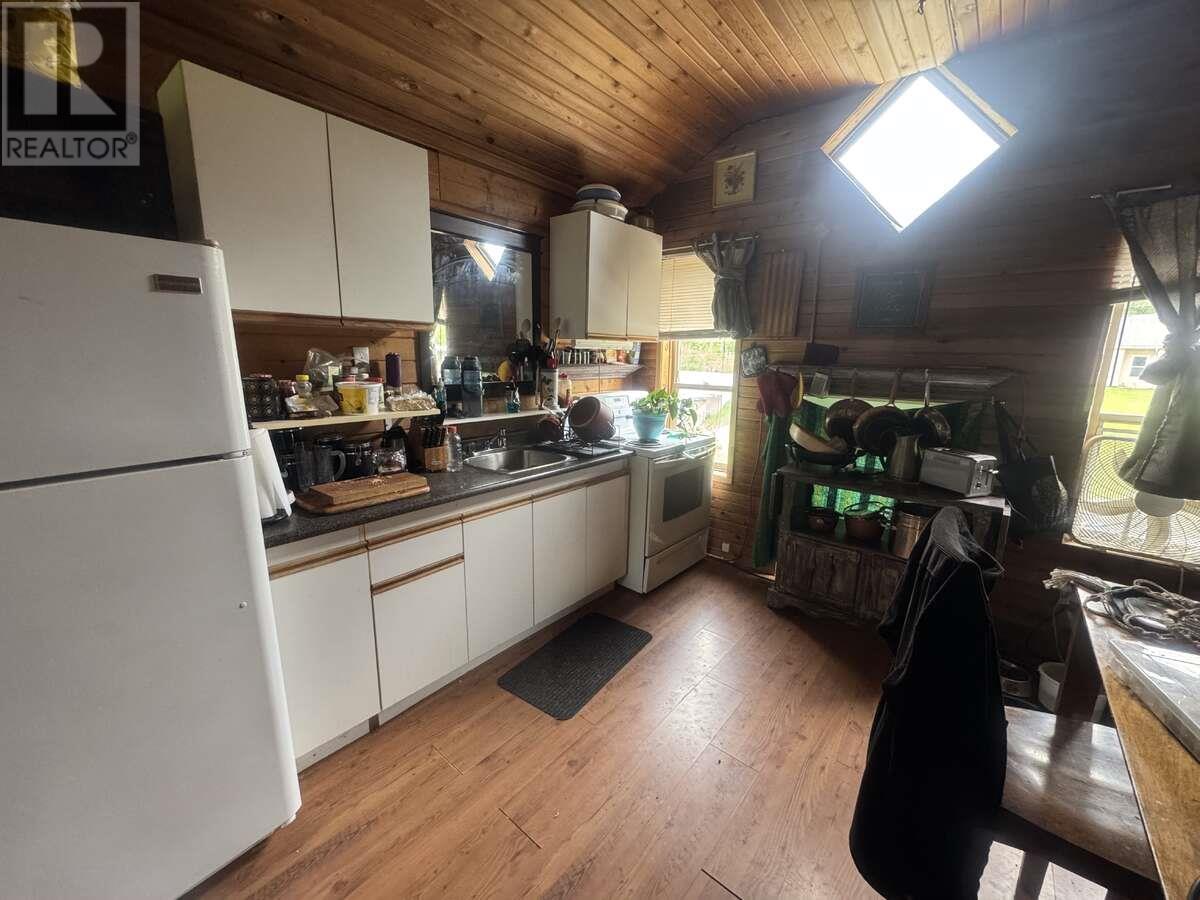 2165 Raven Road, Castlegar, British Columbia  V1N 4S9 - Photo 4 - 10353794