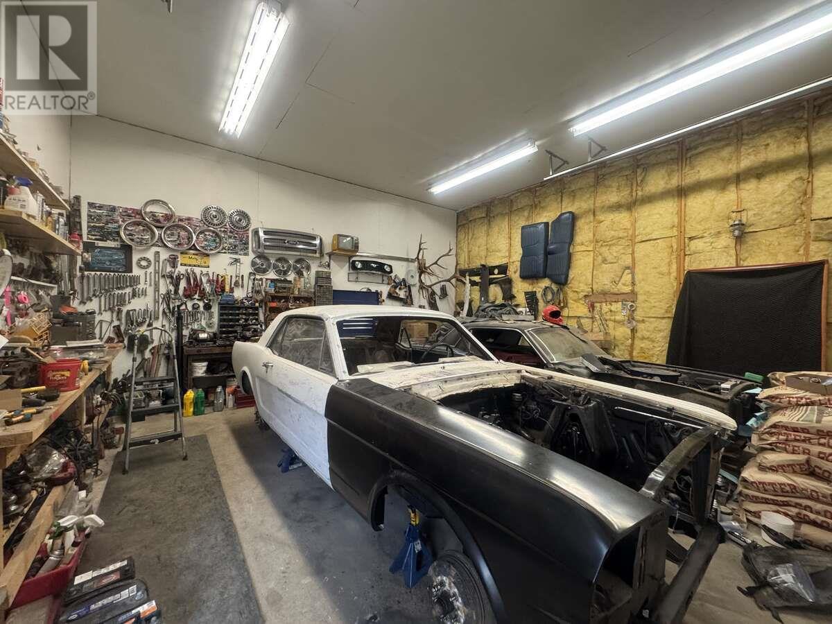 2165 Raven Road, Castlegar, British Columbia  V1N 4S9 - Photo 5 - 10353794