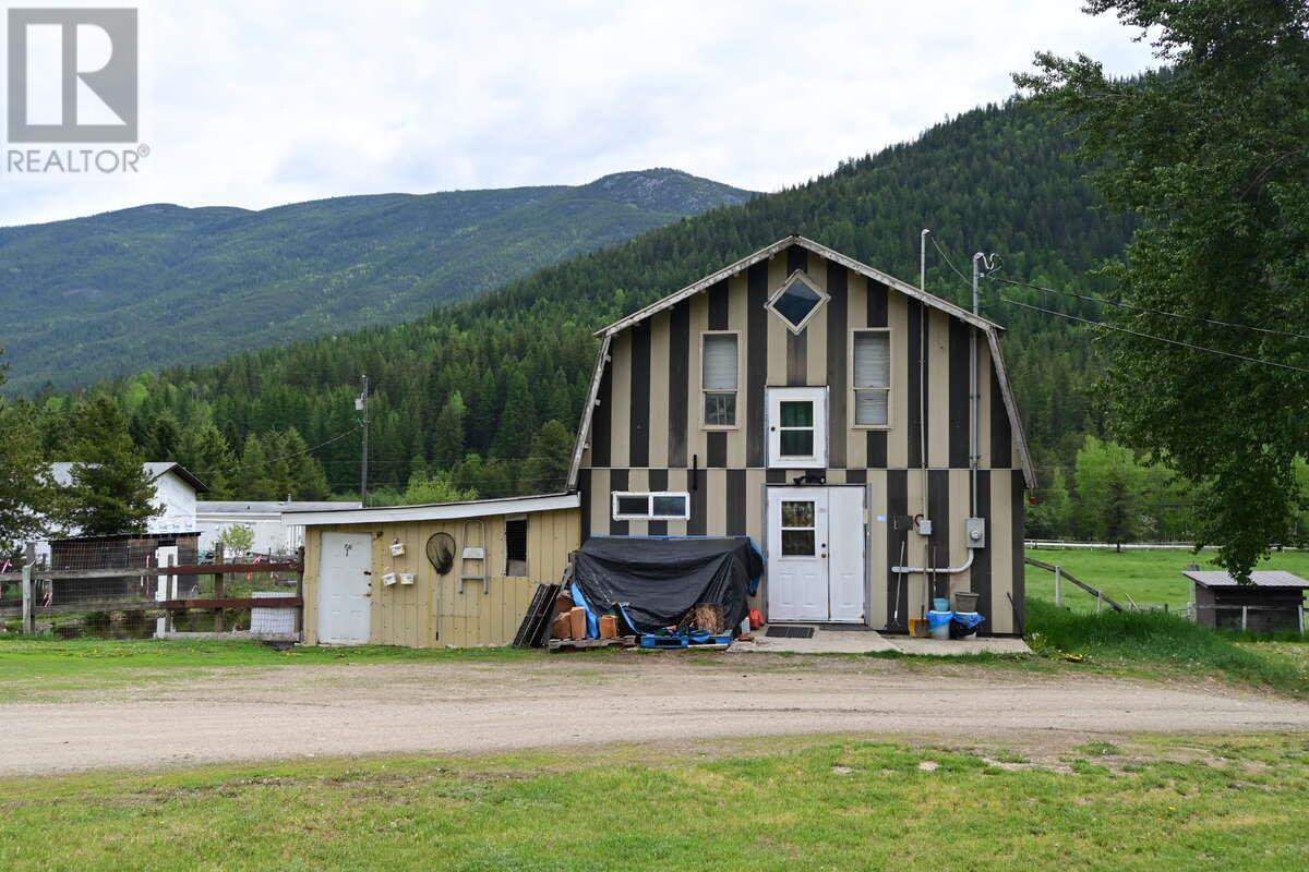 2165 Raven Road, Castlegar, British Columbia  V1N 4S9 - Photo 9 - 10353794