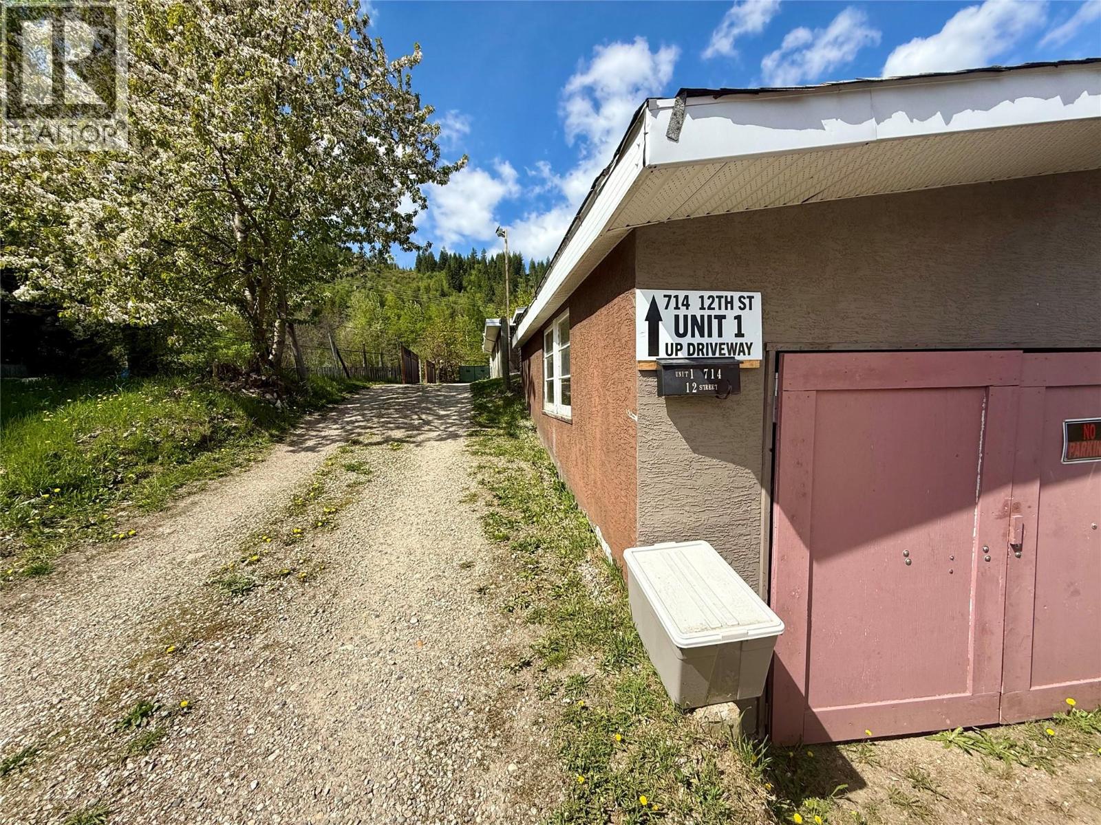 714 12th Street, Castlegar, British Columbia  V1N 2K3 - Photo 32 - 10353750