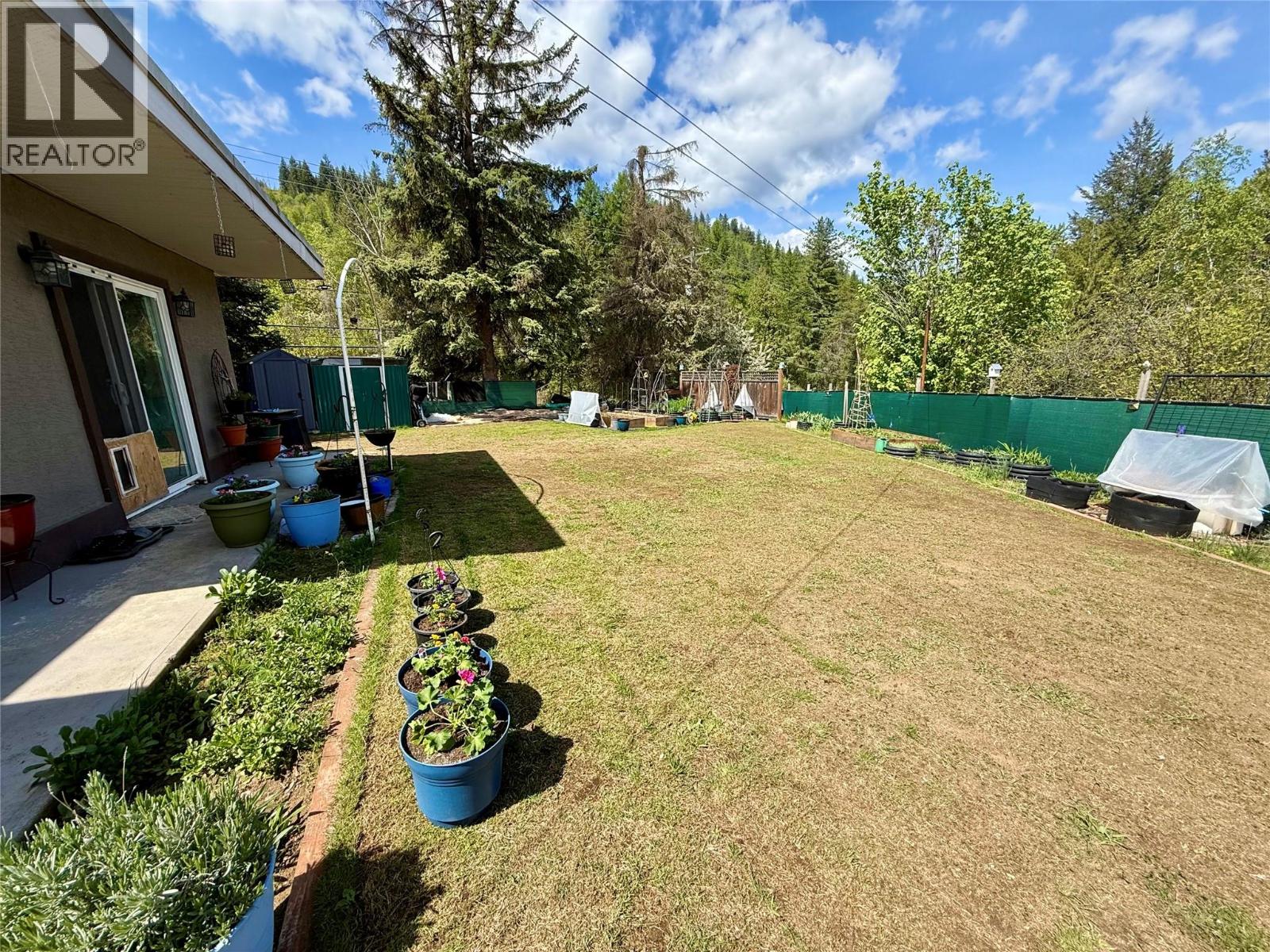 714 12th Street, Castlegar, British Columbia  V1N 2K3 - Photo 46 - 10353757