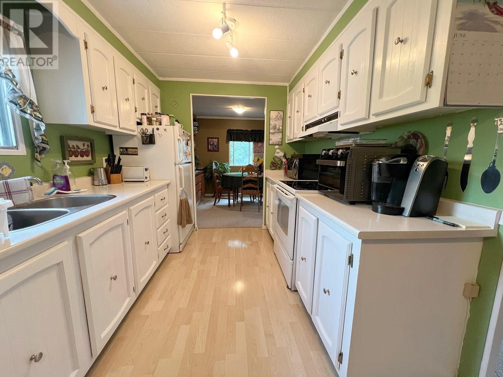 6288 Meadowland Crescent, Kamloops, British Columbia  V2C 5C2 - Photo 11 - 10353916