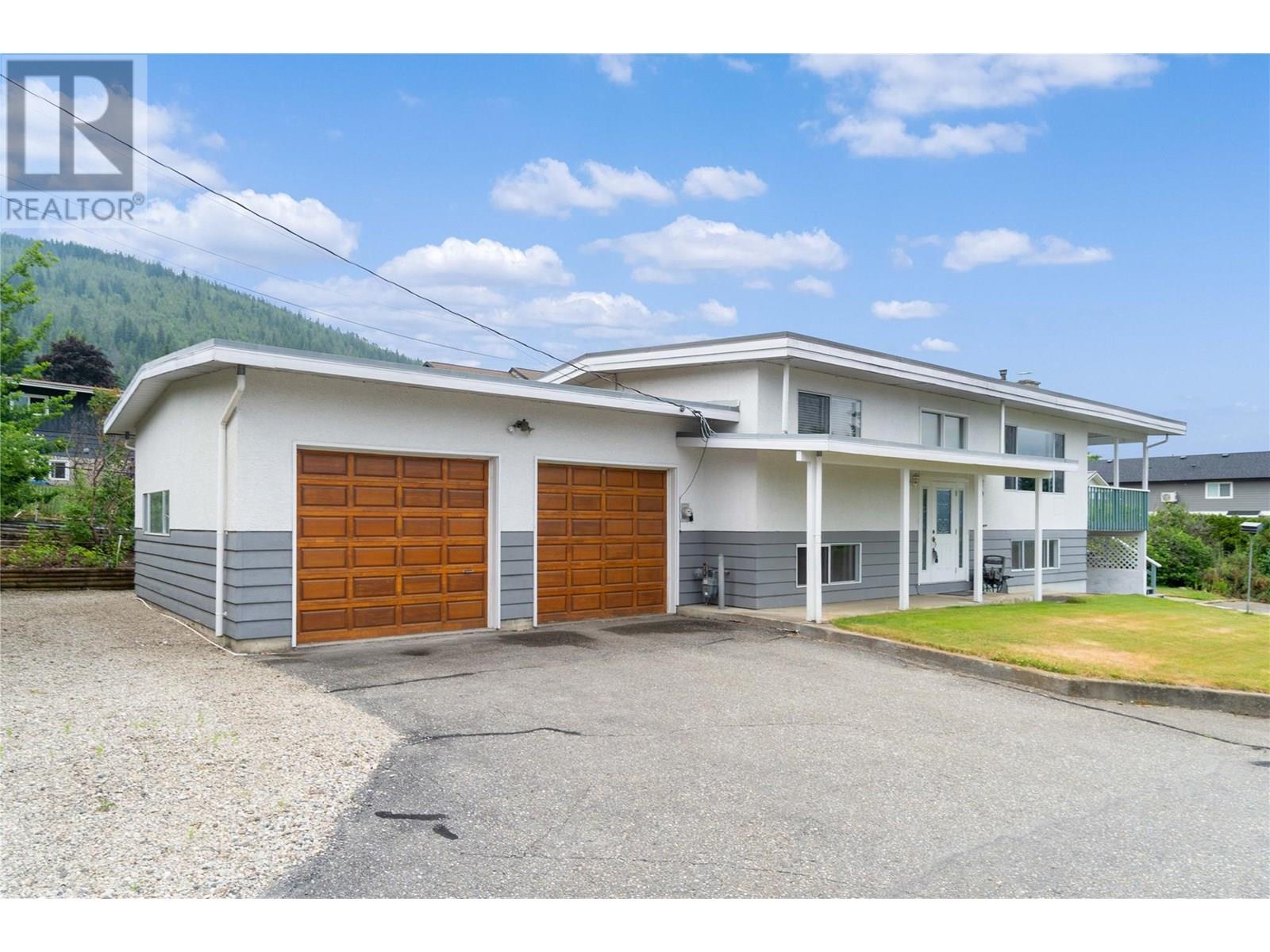1431 15 Street Se, Salmon Arm, British Columbia  V1E 2G8 - Photo 2 - 10353355