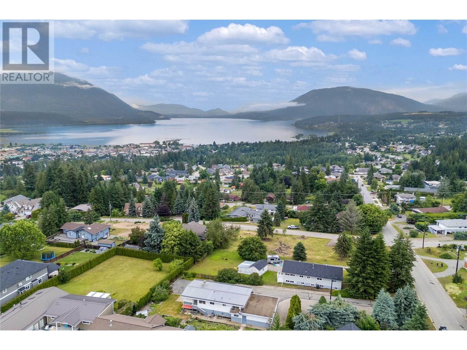 1431 15 Street Se, Salmon Arm, British Columbia  V1E 2G8 - Photo 3 - 10353355