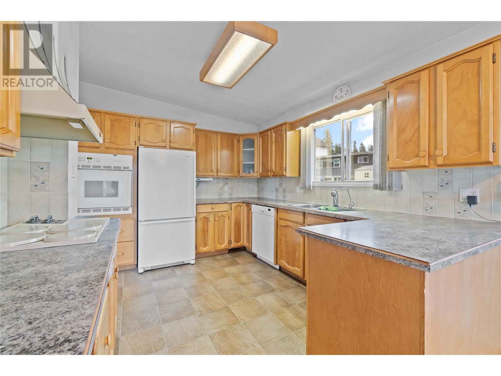 1431 15 Street Se, Salmon Arm, British Columbia  V1E 2G8 - Photo 6 - 10353355