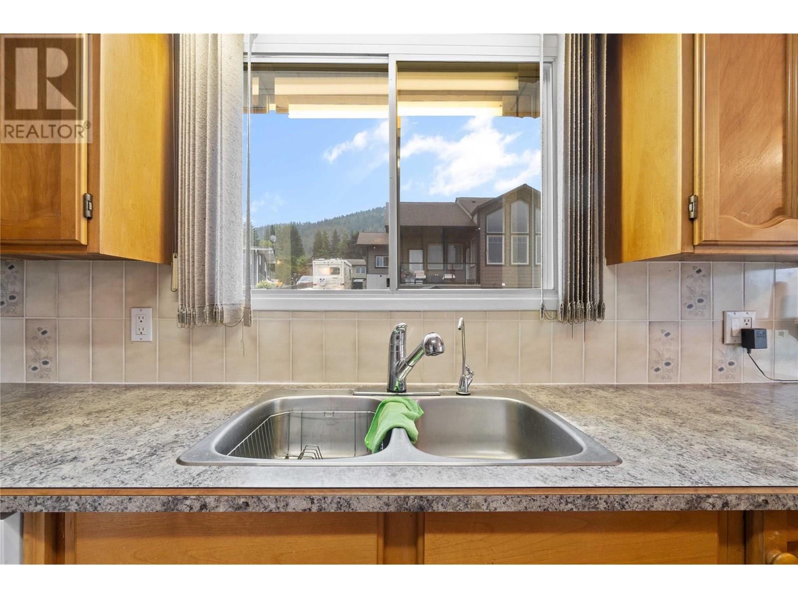 1431 15 Street Se, Salmon Arm, British Columbia  V1E 2G8 - Photo 9 - 10353355