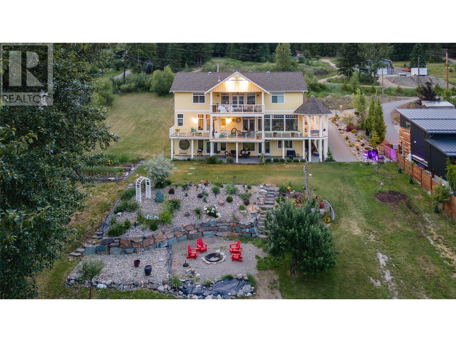 3828 Parri Road, Sorrento, British Columbia  V0E 2W1 - Photo 2 - 10354124