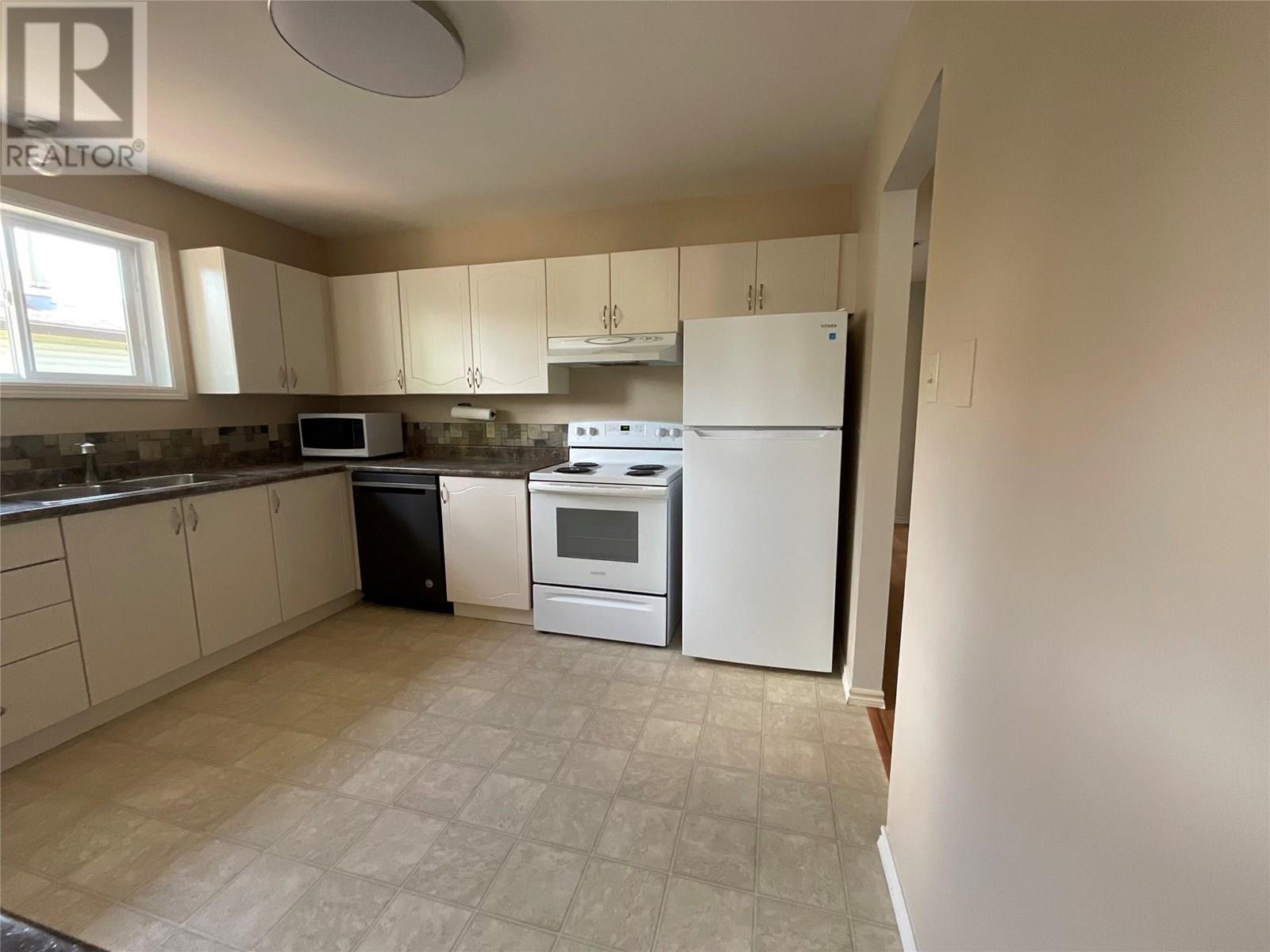 103 Hambrook Lane, Tumbler Ridge, British Columbia  V0C 2W0 - Photo 2 - 10354031