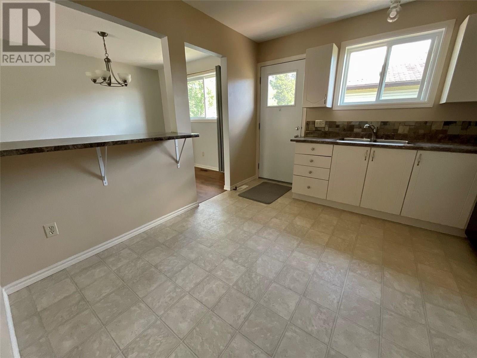 103 Hambrook Lane, Tumbler Ridge, British Columbia  V0C 2W0 - Photo 3 - 10354031