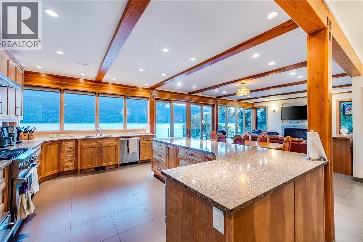 2411 Sunset Drive, Christina Lake, British Columbia  V0H 1E2 - Photo 13 - 10353981