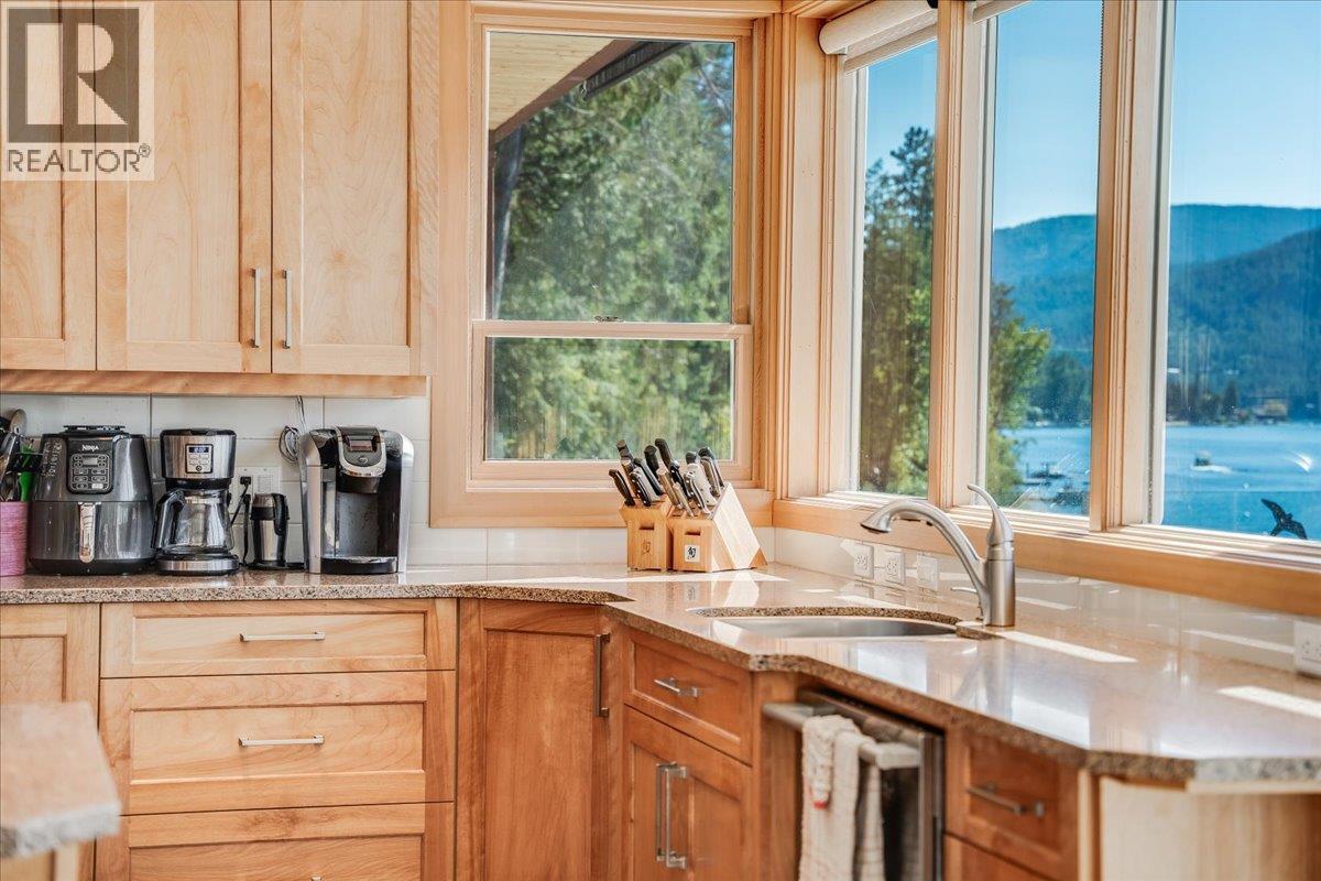 2411 Sunset Drive, Christina Lake, British Columbia  V0H 1E2 - Photo 16 - 10353981