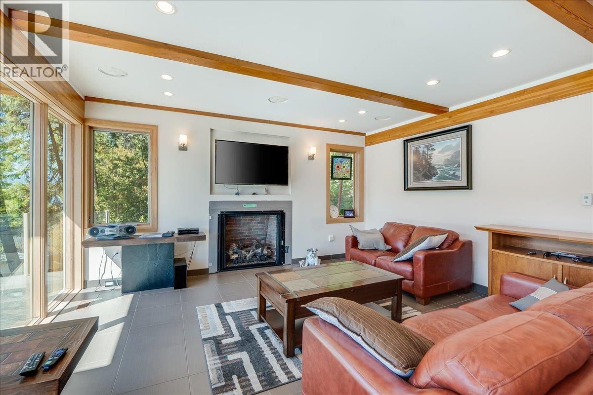 2411 Sunset Drive, Christina Lake, British Columbia  V0H 1E2 - Photo 20 - 10353981