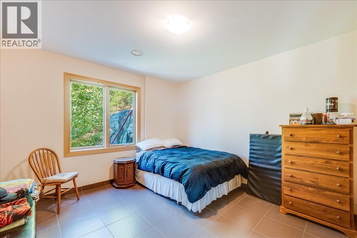 2411 Sunset Drive, Christina Lake, British Columbia  V0H 1E2 - Photo 32 - 10353981