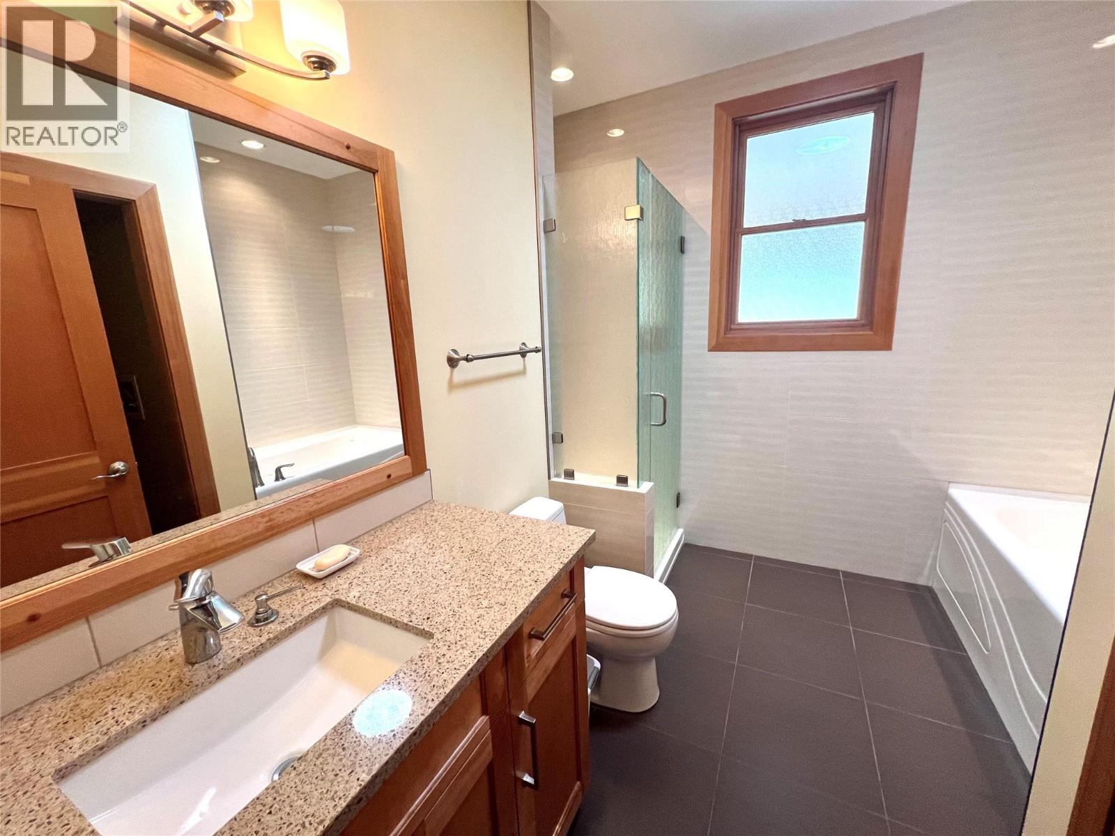 2411 Sunset Drive, Christina Lake, British Columbia  V0H 1E2 - Photo 33 - 10353981