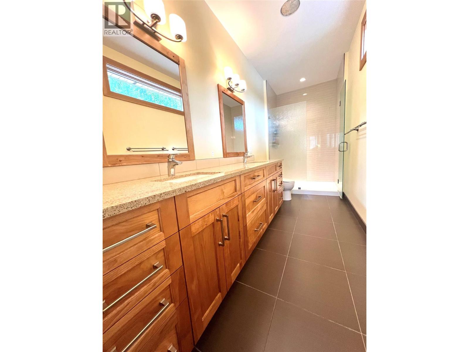 2411 Sunset Drive, Christina Lake, British Columbia  V0H 1E2 - Photo 36 - 10353981