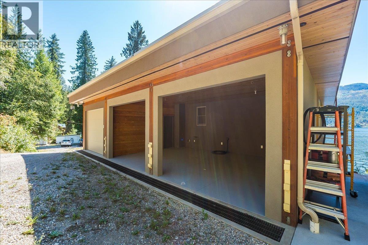 2411 Sunset Drive, Christina Lake, British Columbia  V0H 1E2 - Photo 46 - 10353981