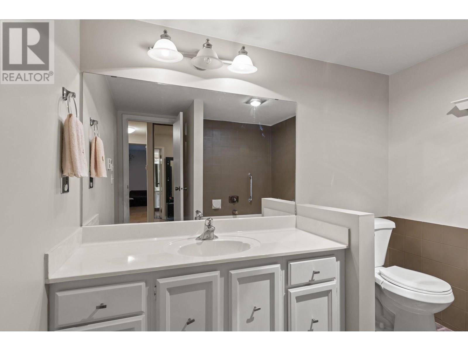 1035 Bernard Avenue Unit# 108, Kelowna, British Columbia  V1Y 6P7 - Photo 21 - 10354139